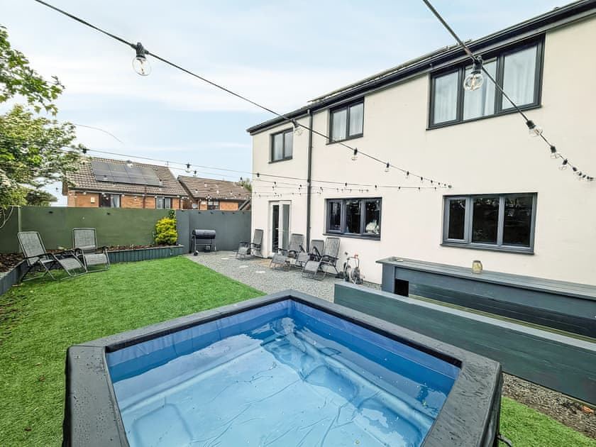 Hot tub and garden at the Eco White House