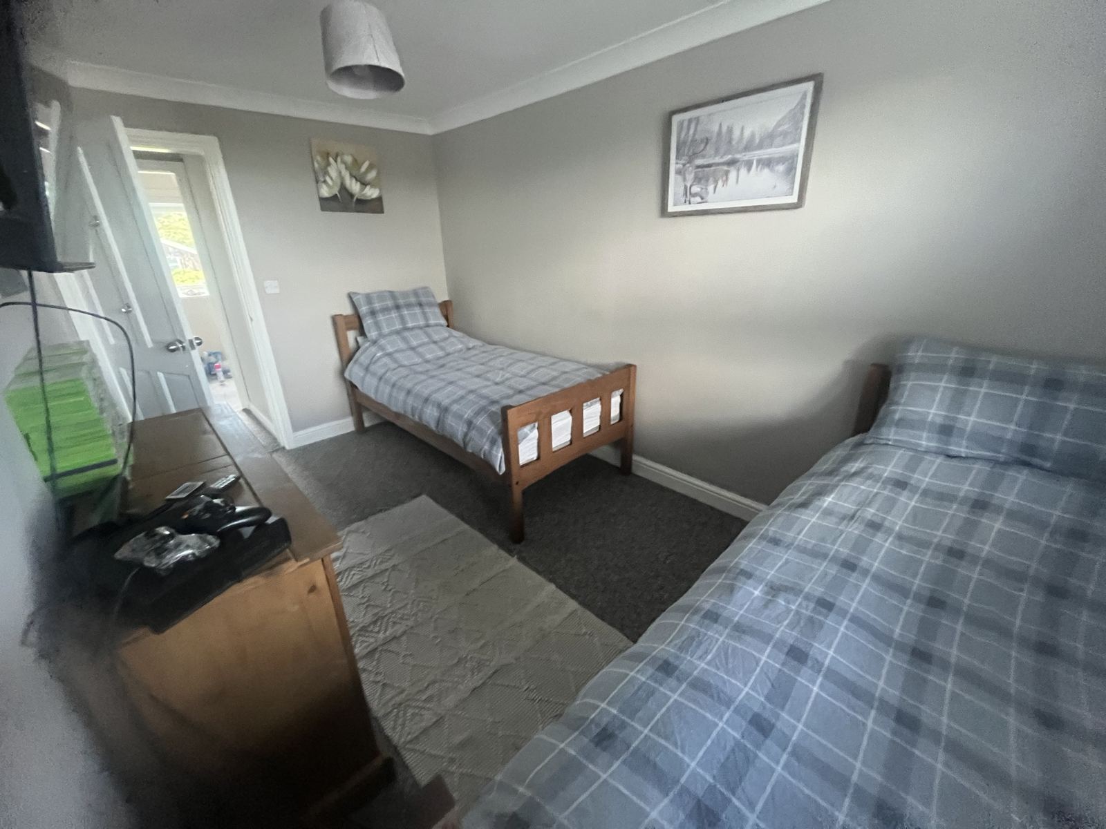 Twin bedroom